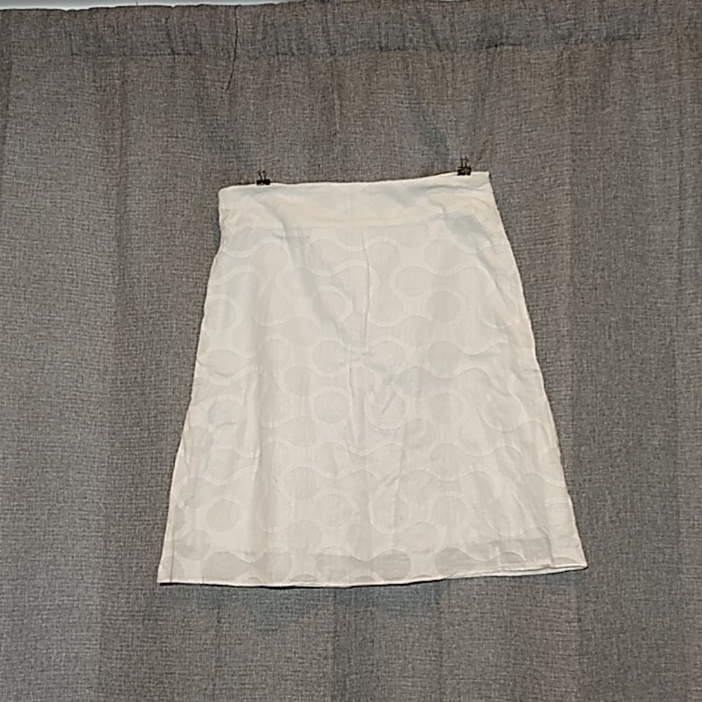 Iscia white and gold silver detailed pattern